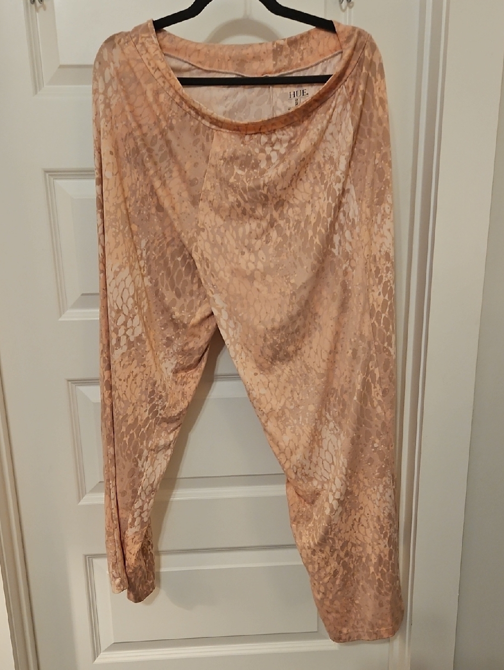 $4.99 S/H HUE Blush Snake Print Leggings/Pajamas.  SOFT!!!